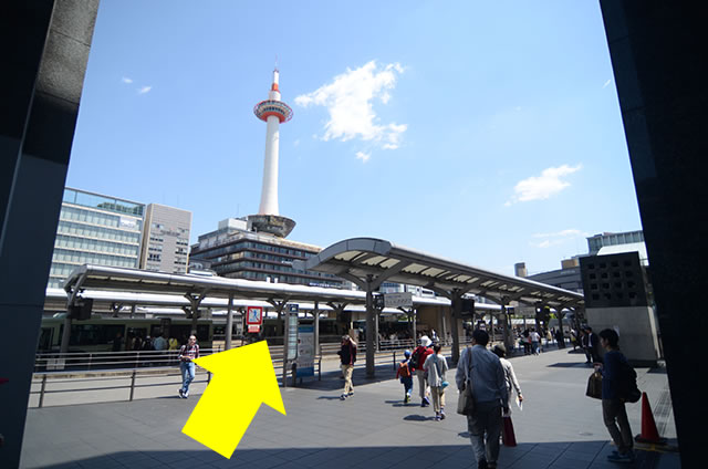 新幹線中央口出口からJR京都駅バス乗り場へ06