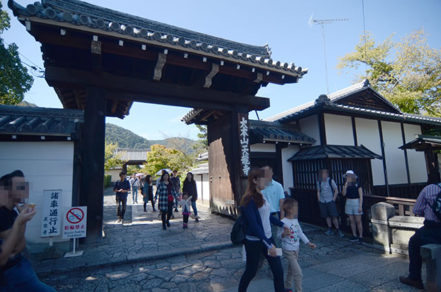 阪急嵐山駅から渡月橋と天龍寺と竹林の道を通って野宮神社への行き方道順01