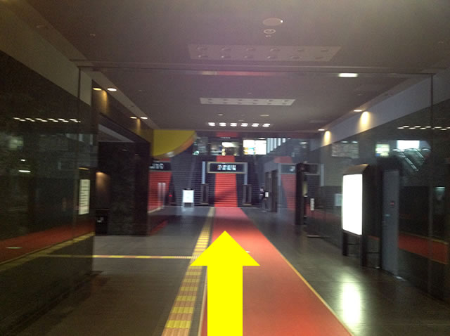 JR京都駅中央口から3番目に近いコインロッカーへの道順01