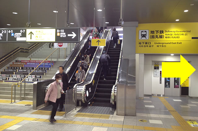 JR京都駅改札内、奈良線ホームのコインロッカーの行き方01