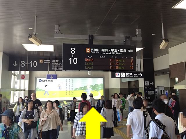 奈良線は、京都駅8番〜10番線