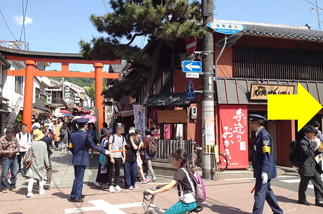 京阪の伏見稲荷駅から伏見稲荷大社への行き方道順03