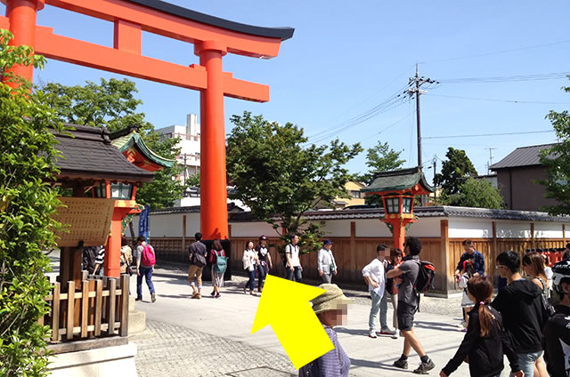 京阪の伏見稲荷駅から伏見稲荷大社への行き方道順06