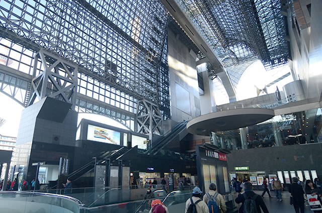 京都駅前よいホテル ホテルグランヴィア京都 京都駅改札口 ホテル最速アクセス 行き方写真 徒歩時間付き 京都駅 京都 旅行の予習 ゴメンね外人さん