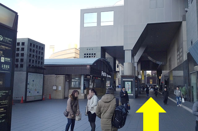 JR京都駅から天然温泉 花蛍の湯 ドーミーインPREMIUM京都駅前への最速アクセス行き方道順03