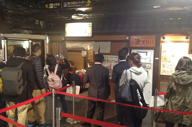 京都駅直結の京都らしいランチ・中華そば 京都拉麺小路「ますたにラーメン」への写真付行き方道順12