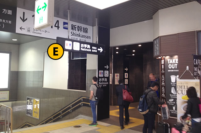 JR京都駅、南北連絡通路のトイレ入口