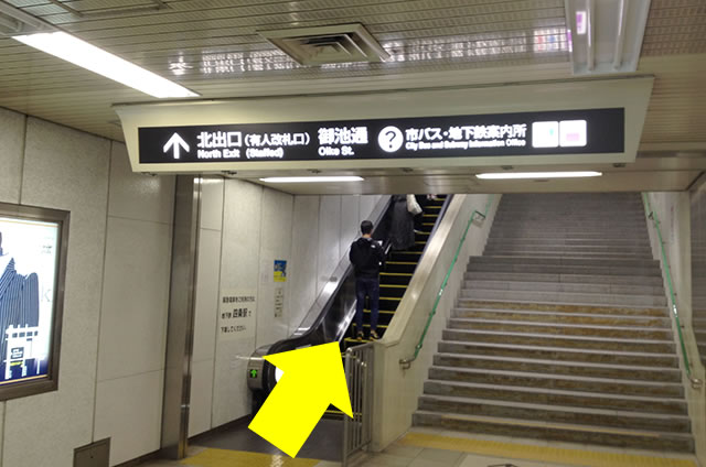 JR京都駅在来線ホームから京都国際マンガミュージアムへ北出口を目指します。